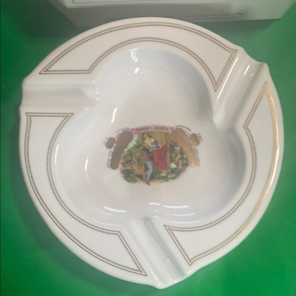 Romeo Y Julieta White & Gold Cigar Ashtray with  3 Sections and Embossed Rim